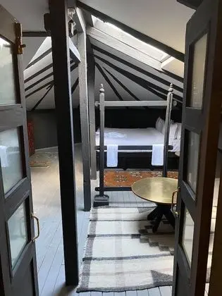 Classic Tek Büyük Yataklı Oda
