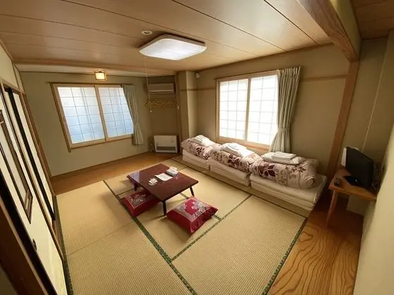 Traditional Üç Kişilik Oda, Ortak Banyo (Japanese Style, Private Toilet)