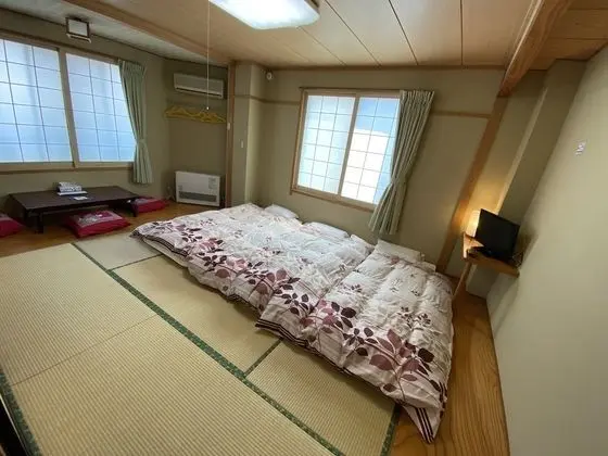 Traditional Üç Kişilik Oda, Ortak Banyo (Japanese Style, Private Toilet)