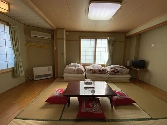 Traditional Üç Kişilik Oda, Ortak Banyo (Japanese Style, Private Toilet)