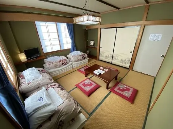 Traditional Üç Kişilik Oda, Ortak Banyo (Japanese Style, Shared Toilet)