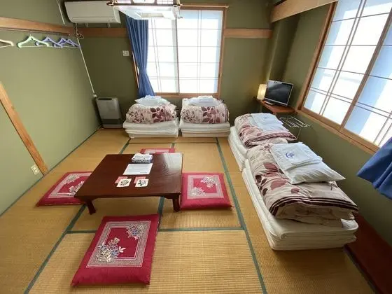 Traditional Üç Kişilik Oda, Ortak Banyo (Japanese Style, Shared Toilet)