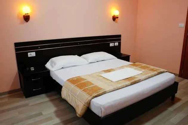 1 Çift Kişilik Veya 2 Tek Kişilik Yatak Standard