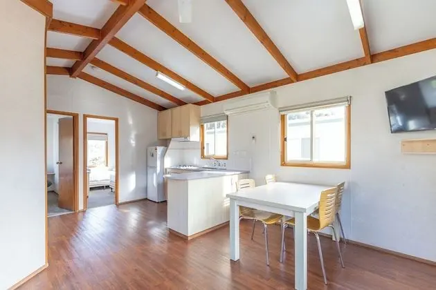 Standard Süit, 2 Yatak Odası, Sigara İçilmez, Küçük Mutfak (Boronia Cabin)