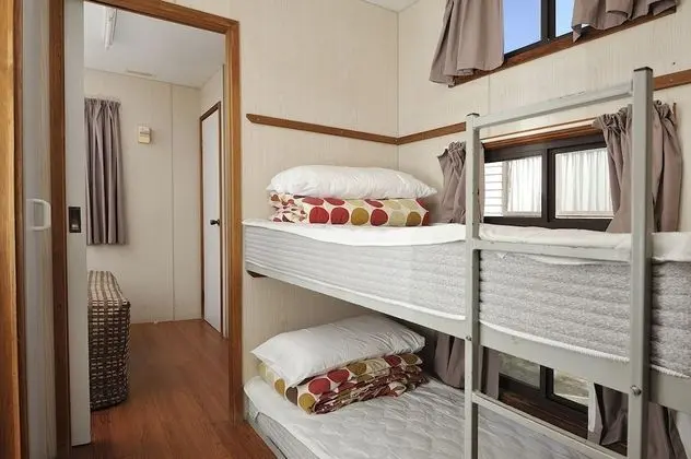 Standard Süit, 2 Yatak Odası, Sigara İçilmez, Küçük Mutfak (Boronia Cabin)