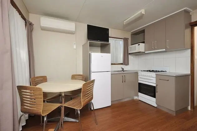 Standard Süit, 2 Yatak Odası, Sigara İçilmez, Küçük Mutfak (Boronia Cabin)