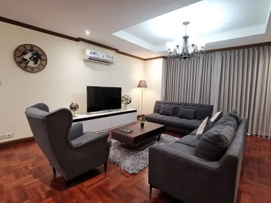3 Bedrooms Apartment