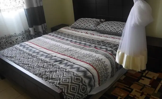 Apart Daire, 2 Yatak Odası, Balkon, Bahçe Manzaralı