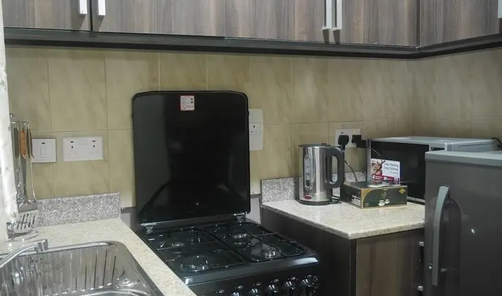 Apart Daire, 2 Yatak Odası, Balkon, Bahçe Manzaralı