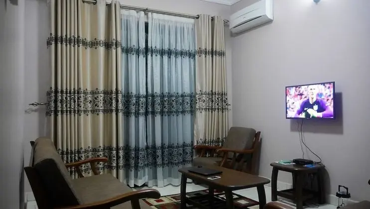 Apart Daire, 2 Yatak Odası, Balkon, Bahçe Manzaralı