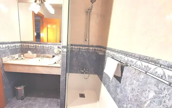 Economy Büyük Yataklı Tek Kişilik Oda