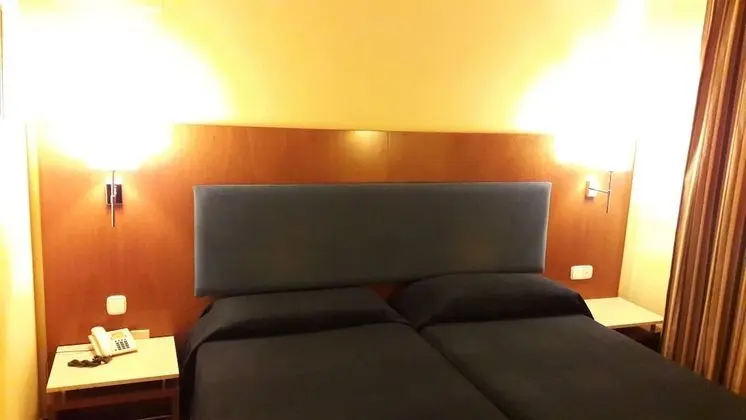 Tek Büyük Yataklı Oda (1 o 2 camas individuales)