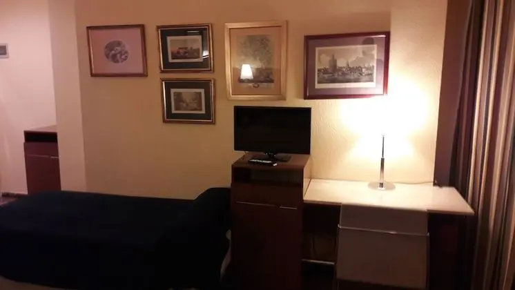 Tek Büyük Yataklı Oda