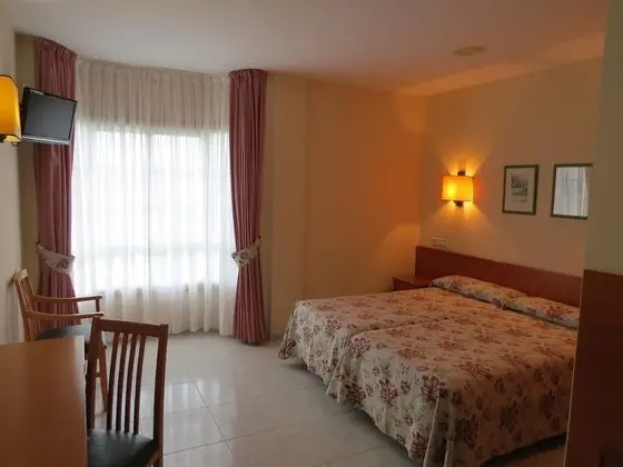 Tek Büyük veya İki Ayrı Yataklı Oda, 1 Çift Kişilik veya 2 Tek Kişilik Yatak