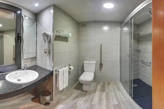 Büyük Yataklı Tek Kişilik Oda