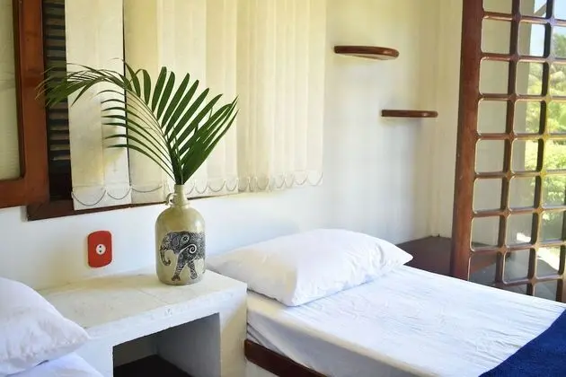 Standard Üç Kişilik Oda, Birden Çok Yatak, Havuz Manzaralı