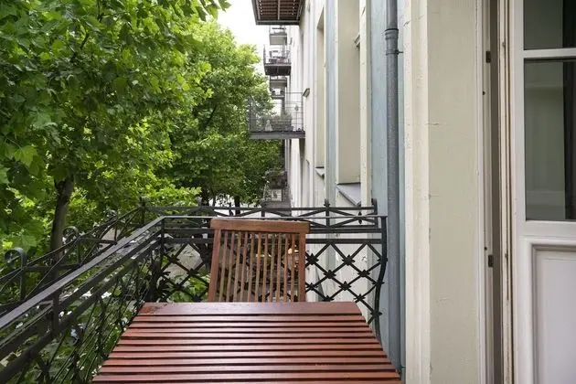 Süit, Balkon