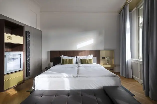 Deluxe Tek Büyük Yataklı Oda