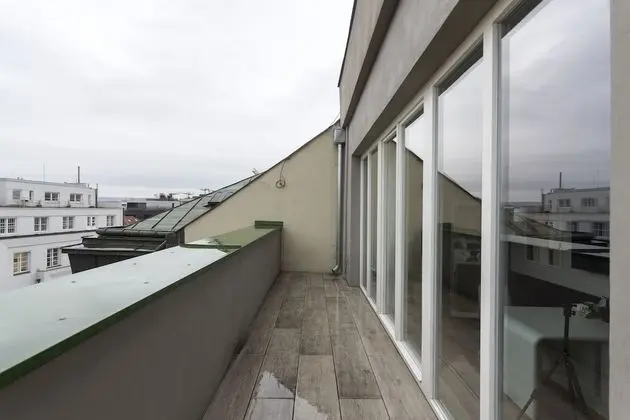 Tek Büyük Yataklı Oda, Balkon