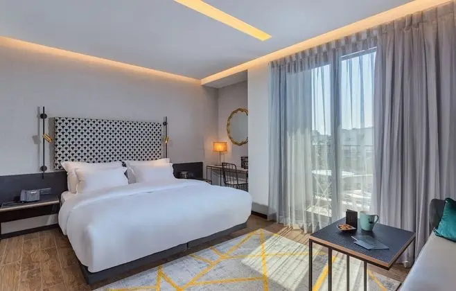 Deluxe Tek Büyük Yataklı Oda, Balkon