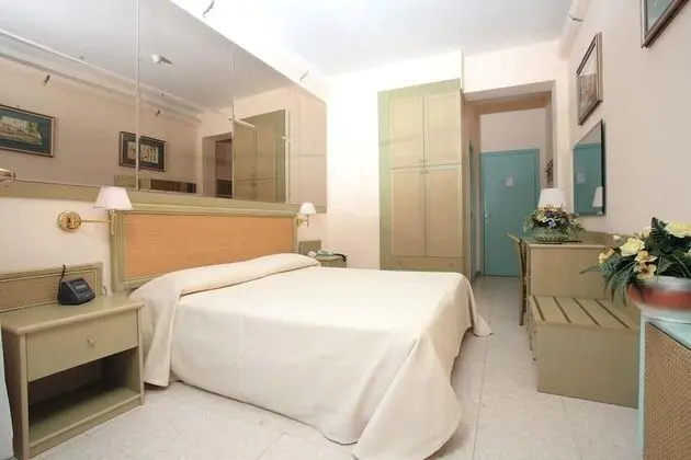 Standard Tek Büyük veya İki Ayrı Yataklı Oda, Bahçe Manzaralı