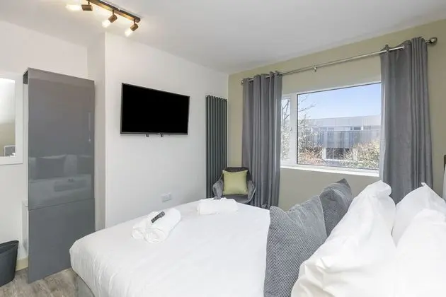 Luxury Tek Büyük Yataklı Oda