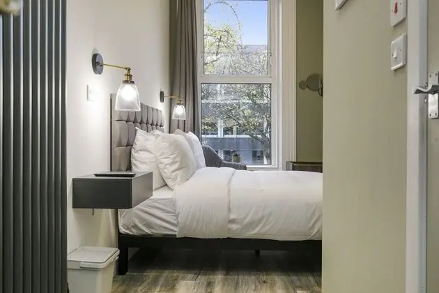 Luxury Tek Büyük Yataklı Oda