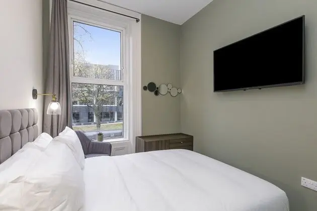 Luxury Tek Büyük Yataklı Oda