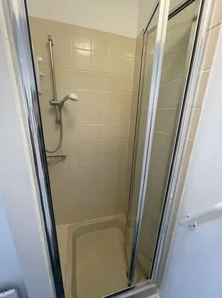 Deluxe Üç Kişilik Oda, Banyolu/Duşlu