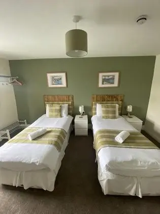 İki Ayrı Yataklı Oda, Banyolu/Duşlu