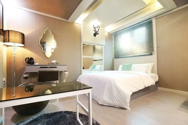 Deluxe Tek Büyük Yataklı Oda, 1 Çift Kişilik Yatak, Sigara İçilebilir, Şehir Manzaralı