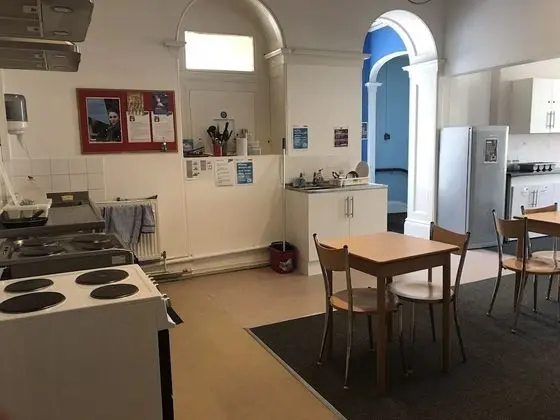 Ortak Ranzalı Oda, Sadece erkekler için, Ortak Banyo