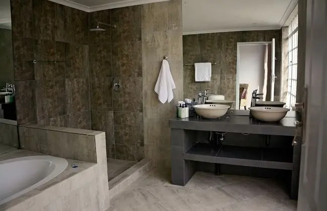 Luxury Oda, 1 En Büyük (King) Boy Yatak, Bahçe Manzaralı (1)