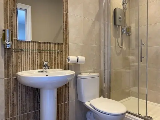 City Tek Büyük Yataklı Oda