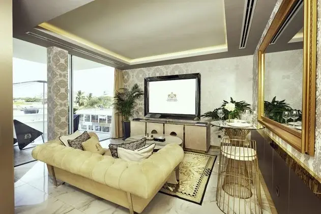Deluxe One Bedroom Suite