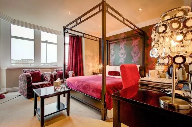 Tek Büyük Yataklı Oda, Banyolu/Duşlu (Four Poster)