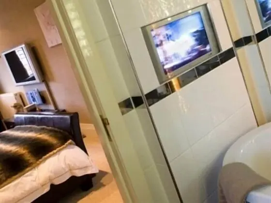 Luxury Tek Büyük Yataklı Oda, Banyolu/Duşlu