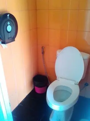Mixed Dormitory with Shared Bathroom