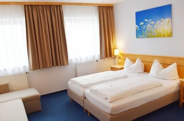 Büyük Yataklı Tek Kişilik Oda