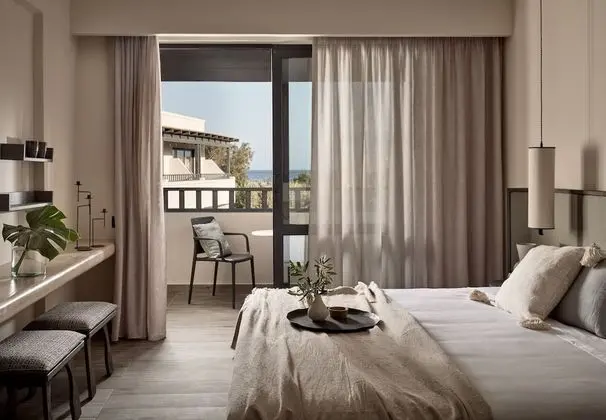 Evergreen Retreat with balcony