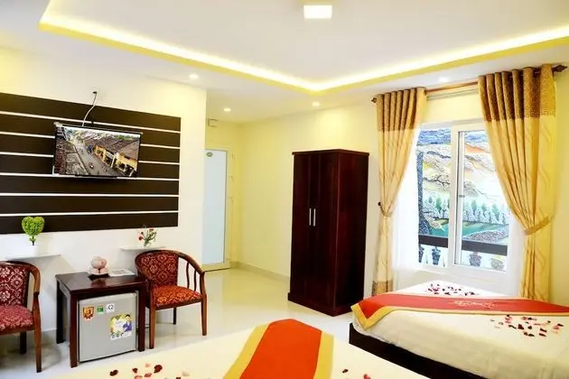 Üç Kişilik Oda