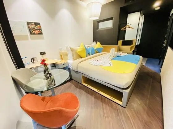 Luxury Oda