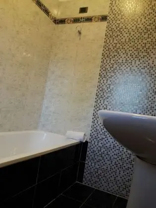 Büyük Yataklı Tek Kişilik Oda