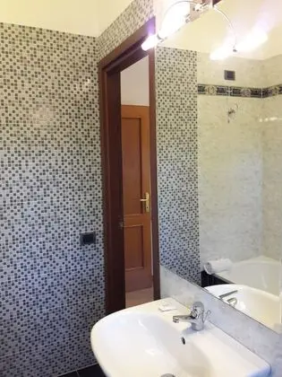 Büyük Yataklı Tek Kişilik Oda