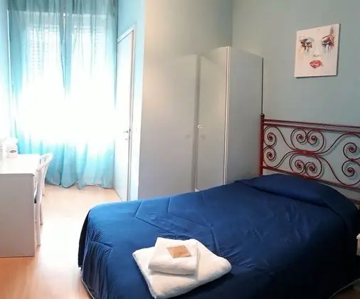 Büyük Yataklı Tek Kişilik Oda