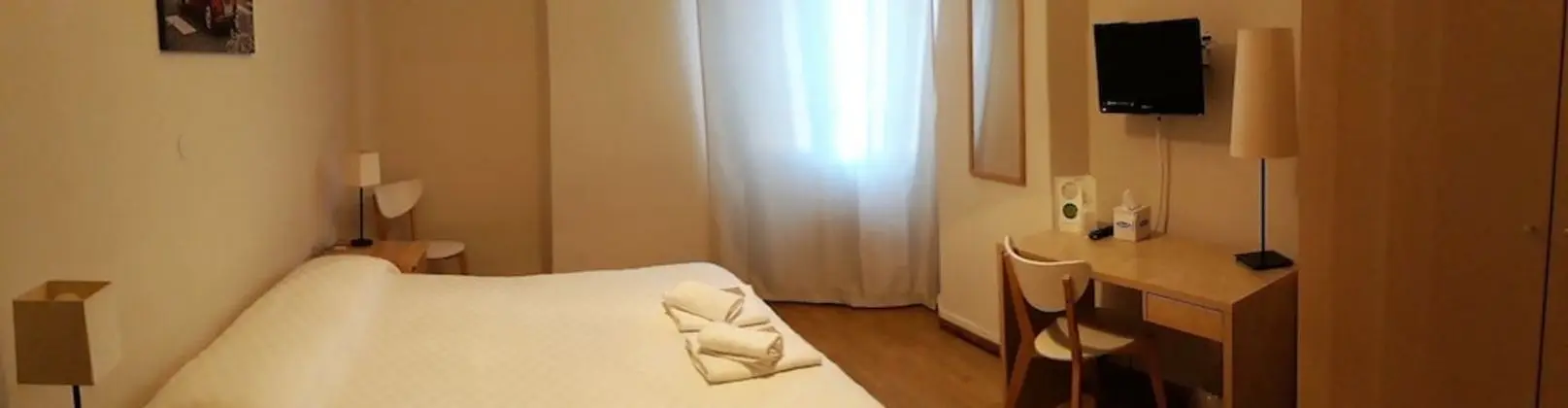 Büyük Yataklı Tek Kişilik Oda