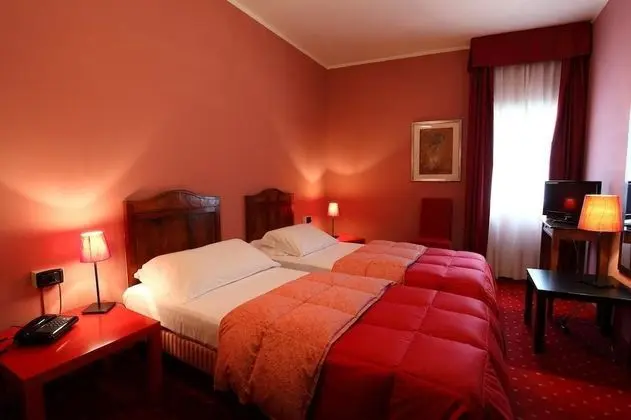 Büyük Yataklı Tek Kişilik Oda