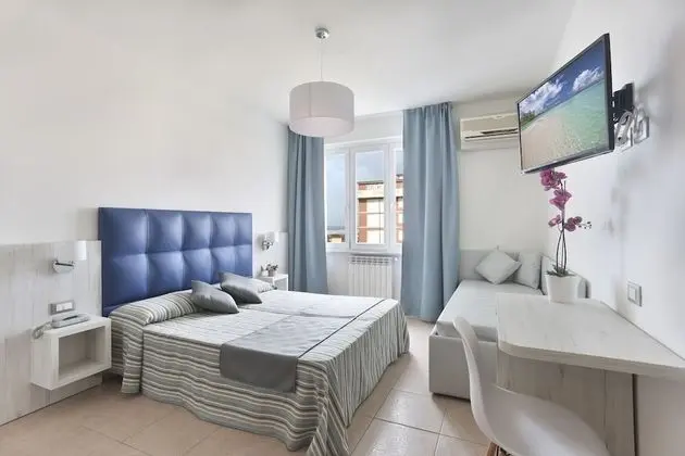 Dört Kişilik Oda, Deniz Manzaralı