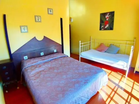 Üç Kişilik Oda