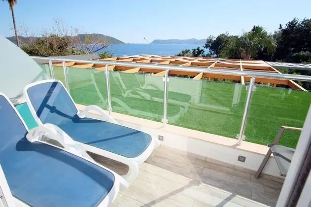 Triple,deniz Manzaralı,balkonlu